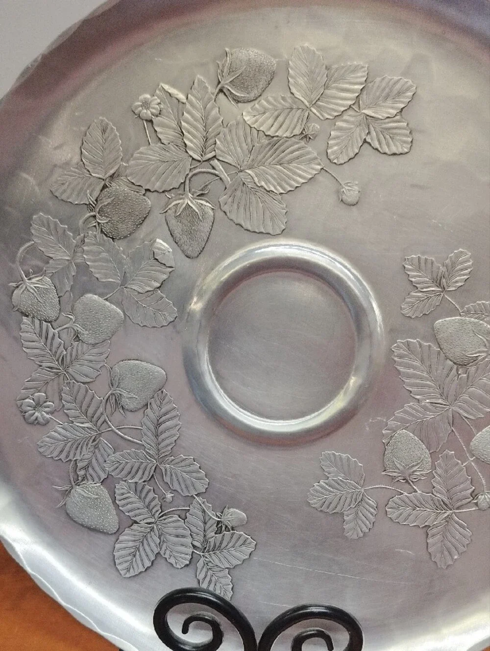 Hammered Aluminum Strawberries Wendell August Forge Round Serving Platter Dish